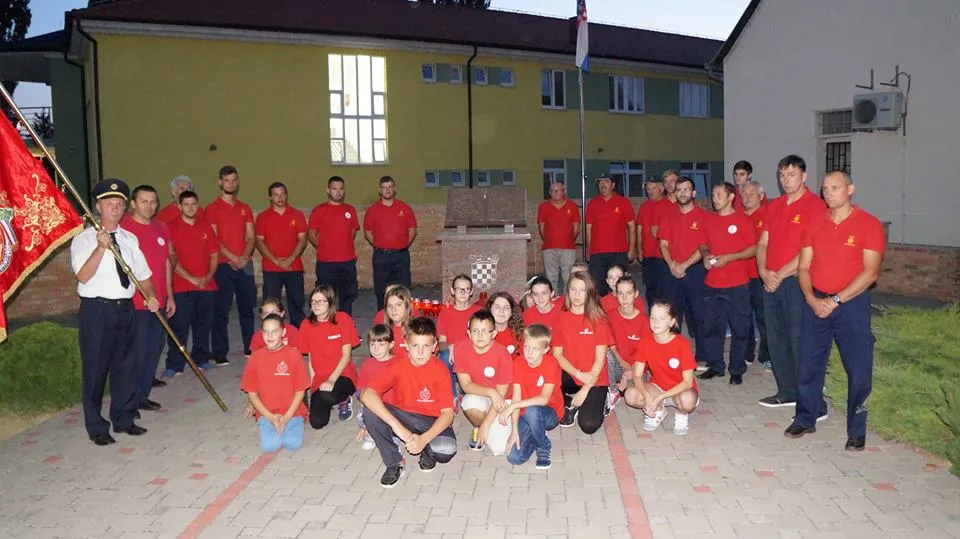 Članovi DVD-a Sikirevci - Srce Kornatsko